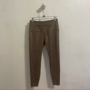 Beyond Yoga subtle animal print in pearl brown. Size Medium